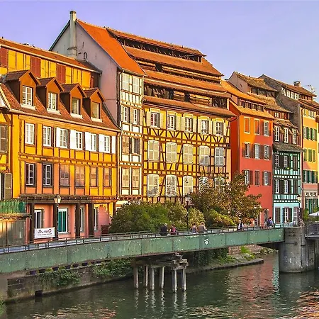 Le Montfort Apartman *